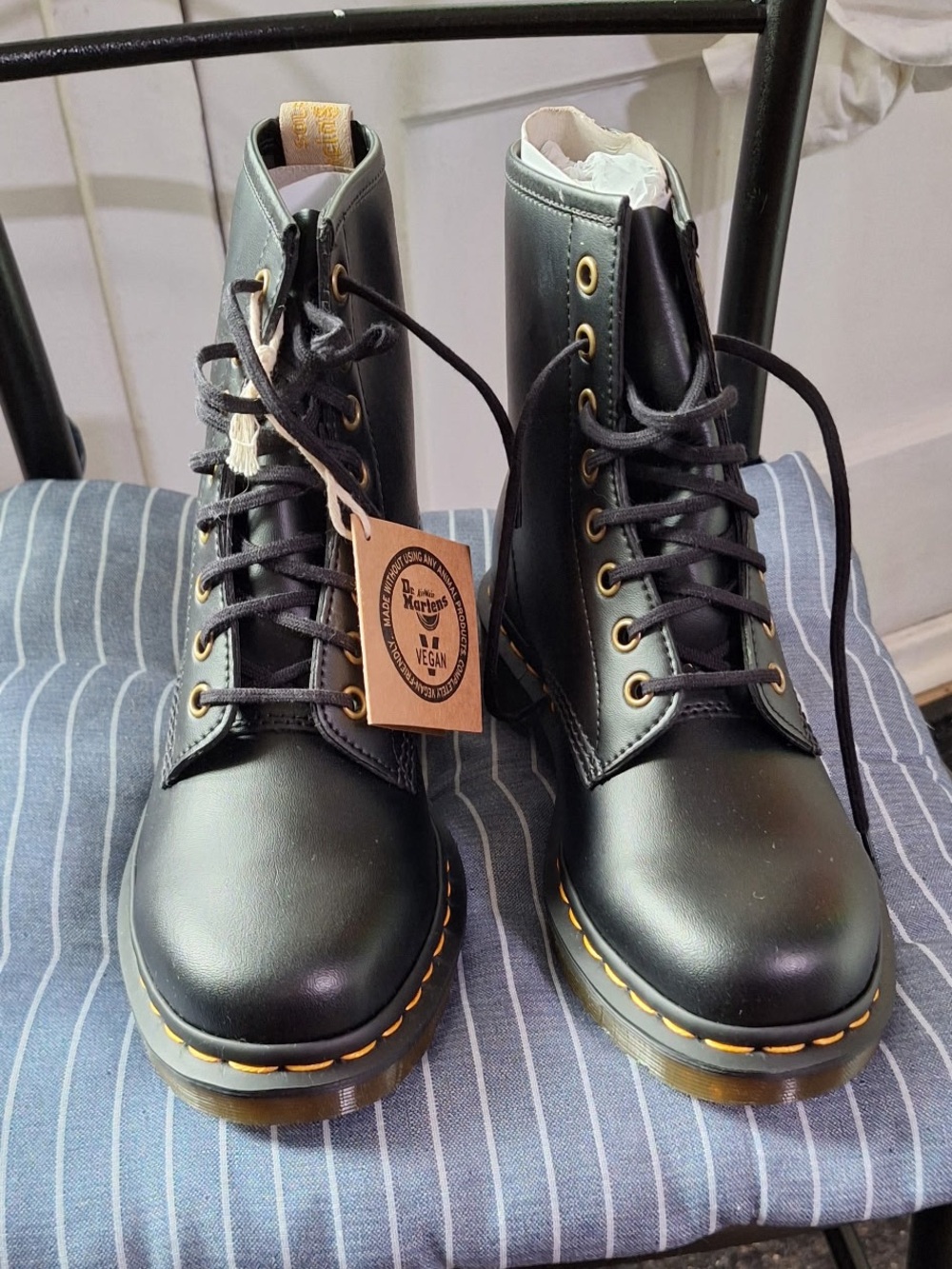 Dr. Martens Felix Rub Off Black Lace-Up Vegan Boots Heritage Fit NWT Size 8 .